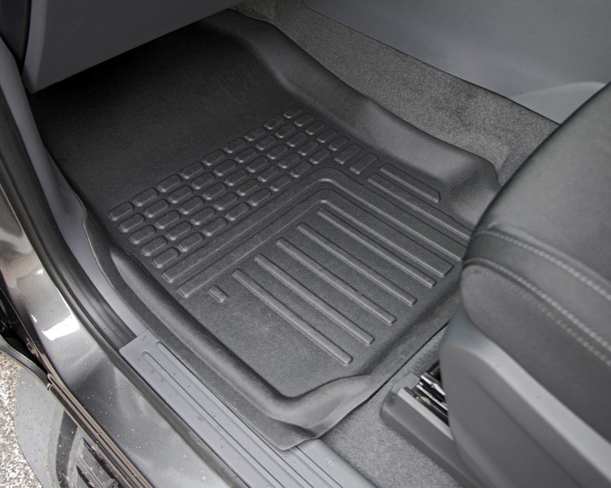 Moulded Floor Mats, Front & Rear for Nissan Navara NP300